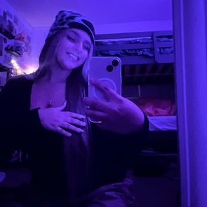 Meet your Posher, Selena